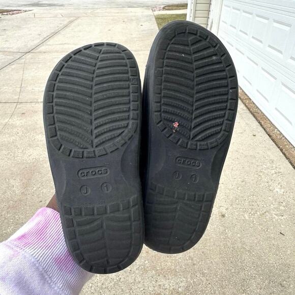 Crocs Kids Classic Crocs Slides Size 1 Black With Charms - Picture 5 of 9